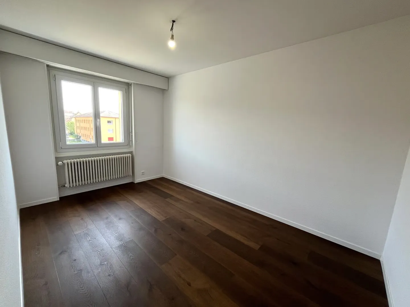 Charming Apartment with Balcony - Photo 4 of 8