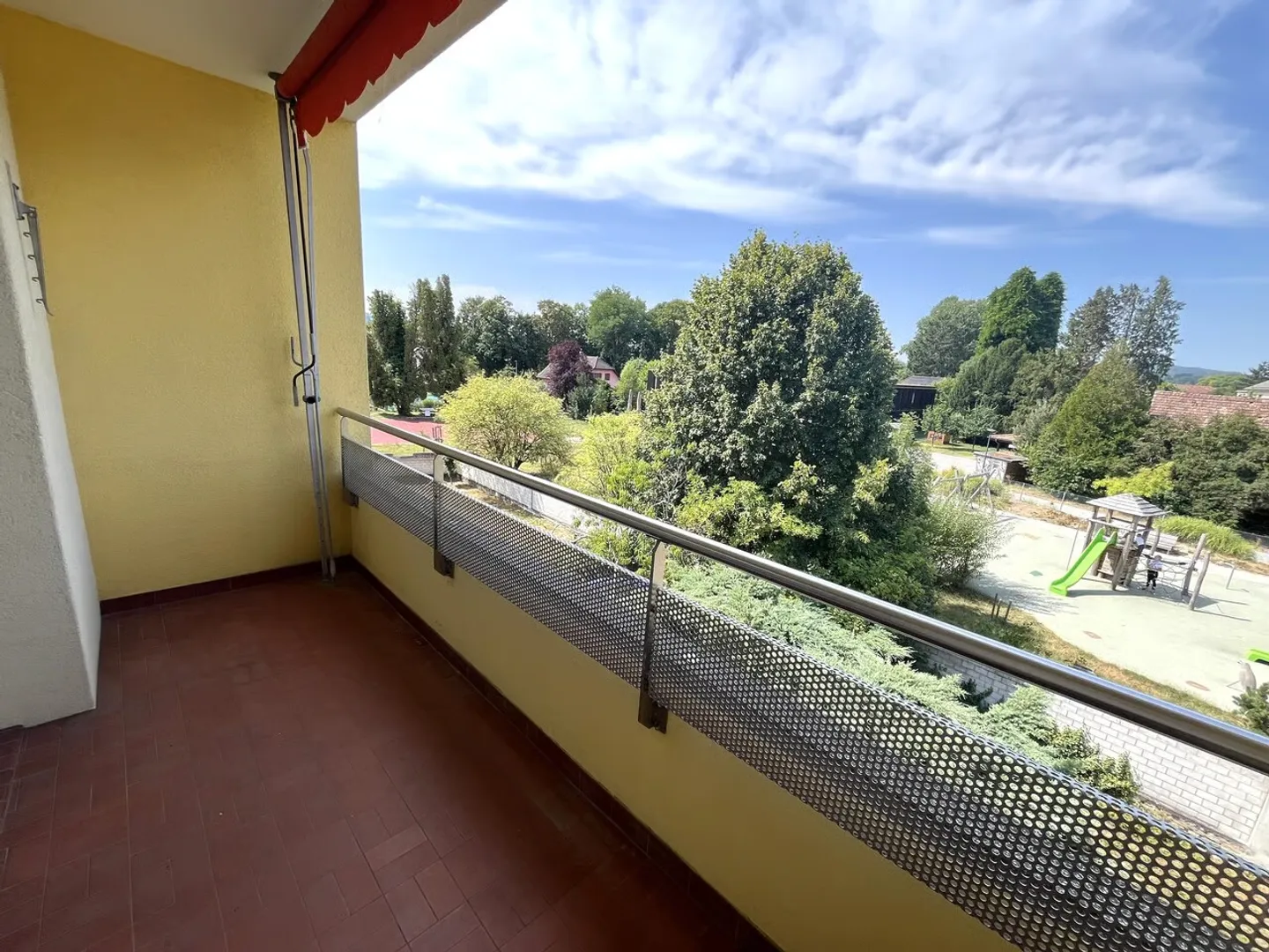 Charming Apartment with Balcony - Photo 7 of 8