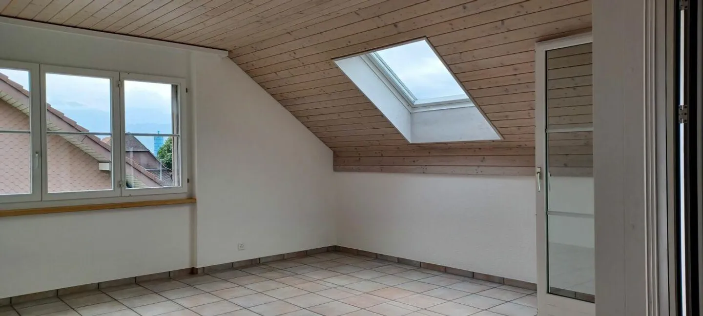 Appartement 3 1/2 pièces avec balcon et vue sur la montagne - Photo 4 sur 9