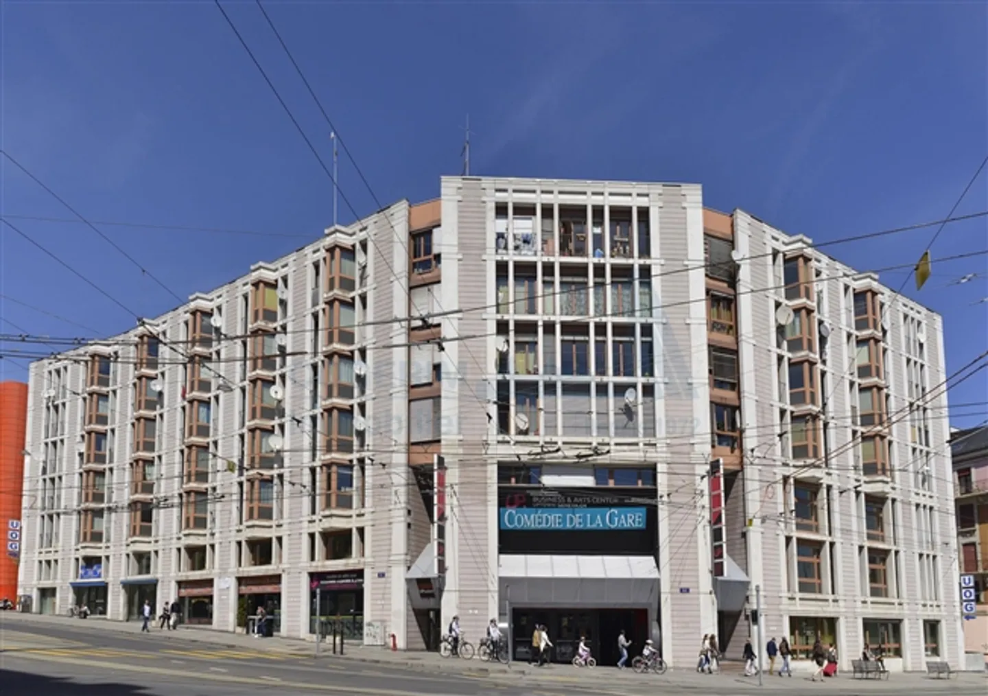 Place de parking couverte au cœur du quartier des grottes - Photo 1 sur 1