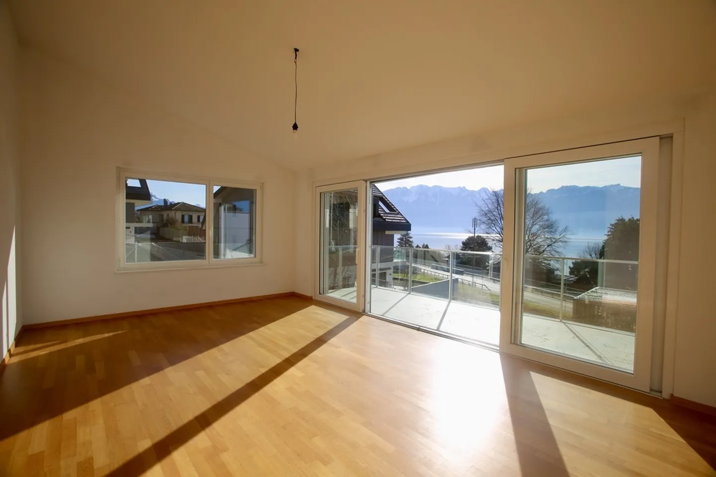 Moderne Bifamilienhaus mit Aussicht - Foto 2 von 19