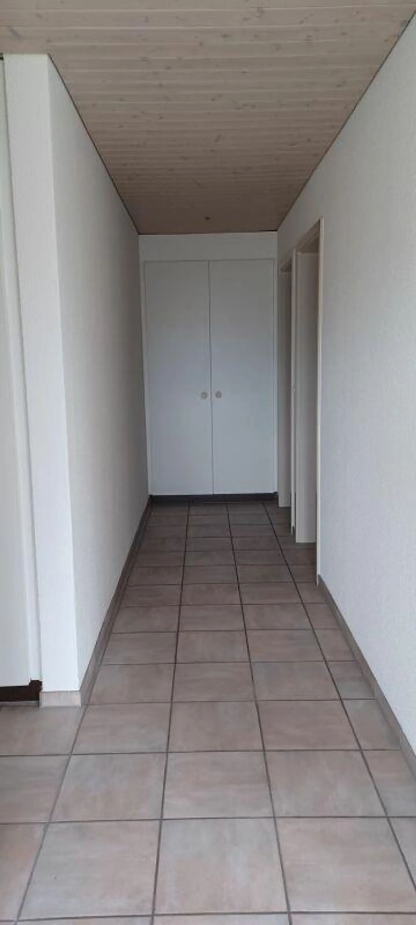 Appartement 3 1/2 pièces avec balcon et vue sur la montagne - Photo 7 sur 9