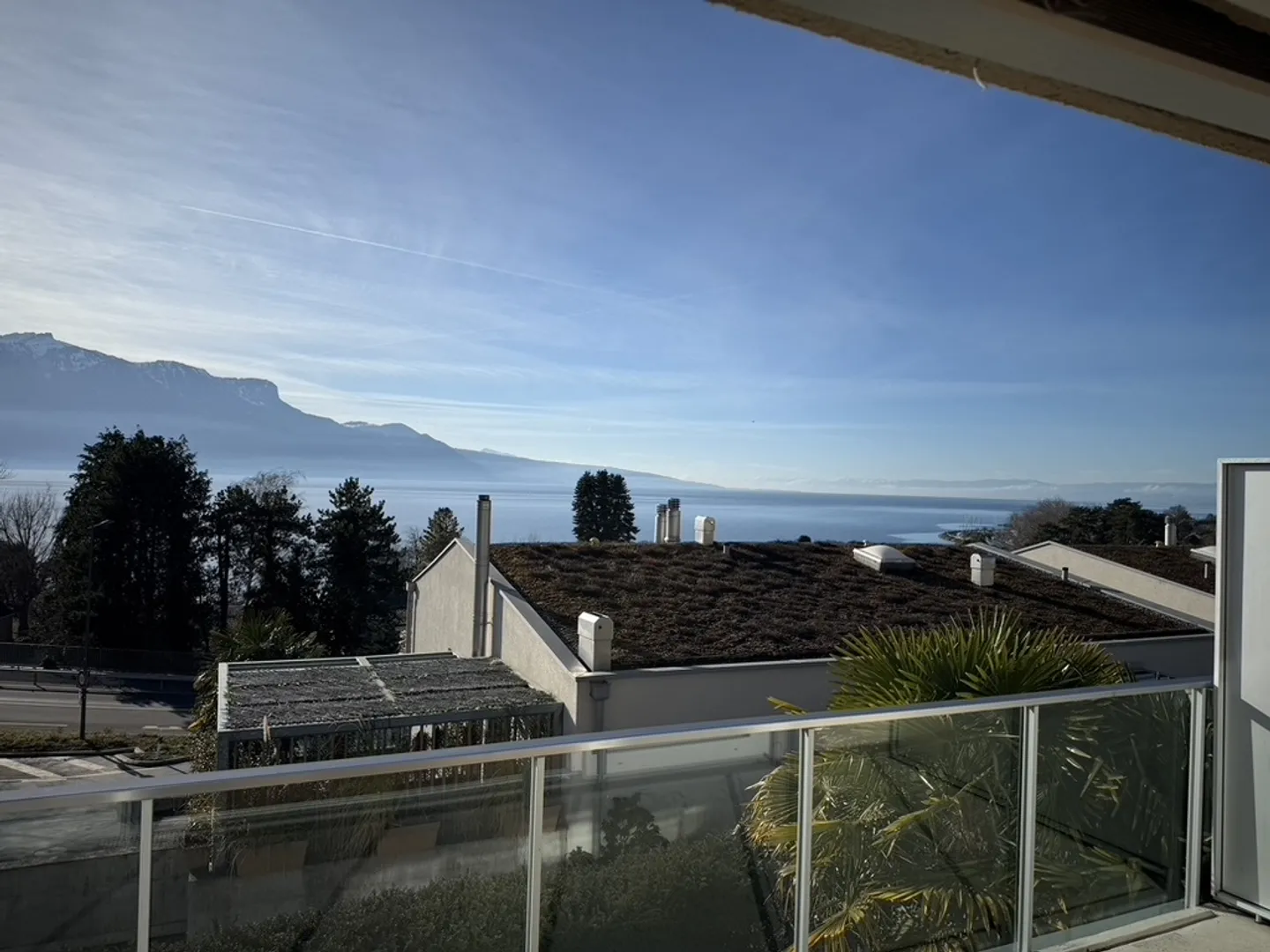 Moderne Bifamilienhaus mit Aussicht - Foto 3 von 19