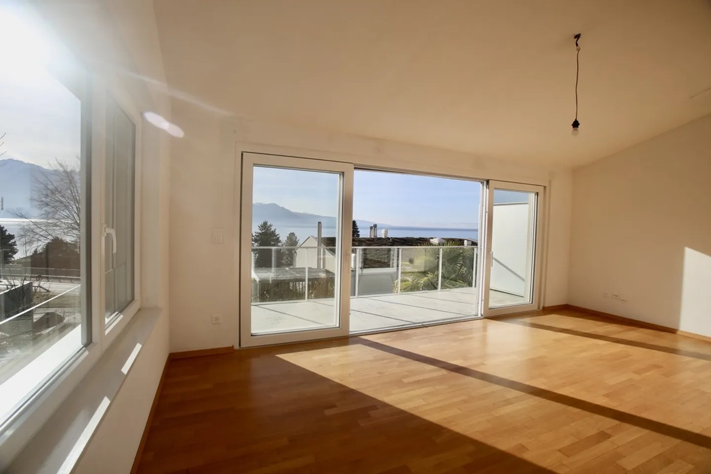 Moderne Bifamilienhaus mit Aussicht - Foto 5 von 19