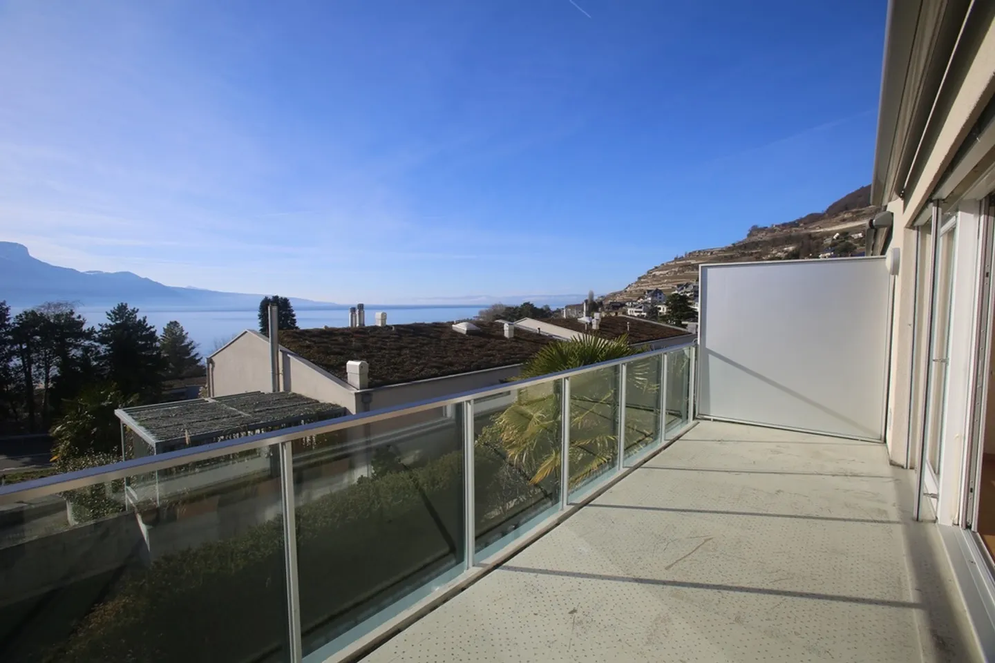 Moderne Bifamilienhaus mit Aussicht - Foto 6 von 19