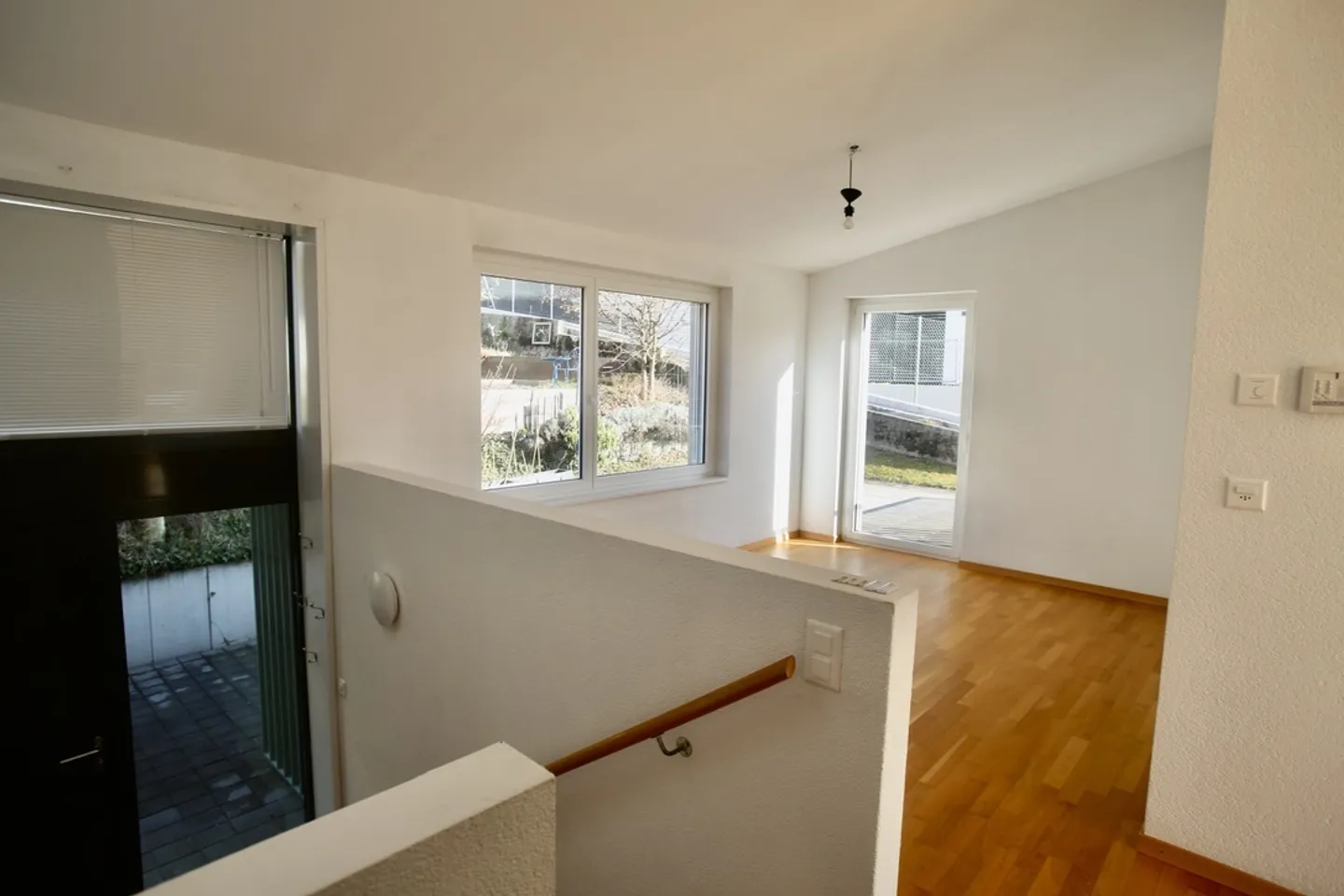 Moderne Bifamilienhaus mit Aussicht - Foto 7 von 19