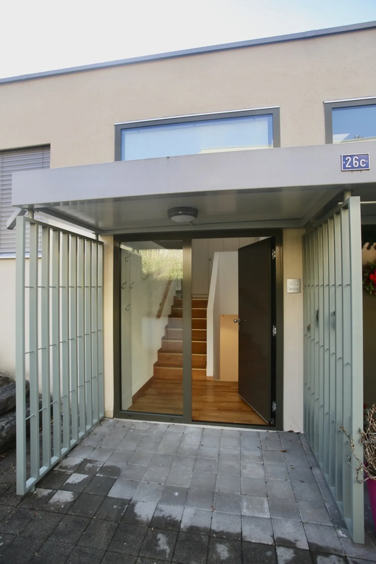 Moderne Bifamilienhaus mit Aussicht - Foto 8 von 19