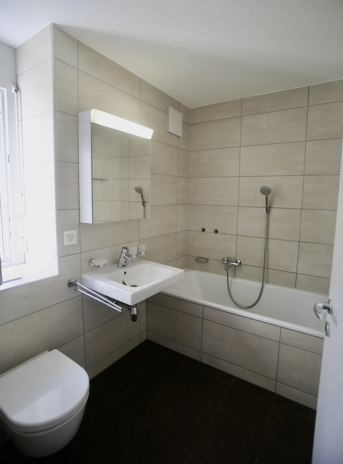 Moderne Bifamilienhaus mit Aussicht - Foto 9 von 19