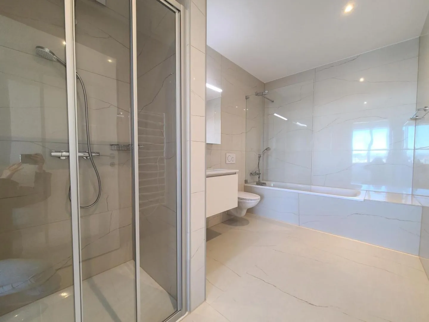 Plugin 4 - 5.5-Room Apartment on the 12th Floor - Photo 10 of 13