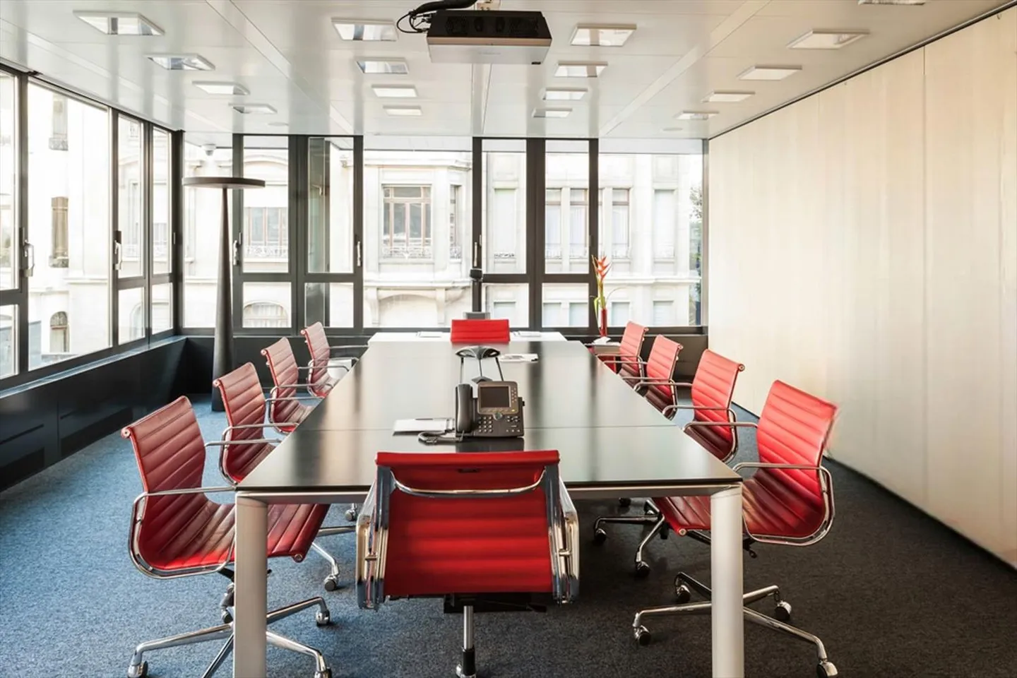 Disponible à Champel, bureaux de haut standing aménagés - Photo 1 sur 8