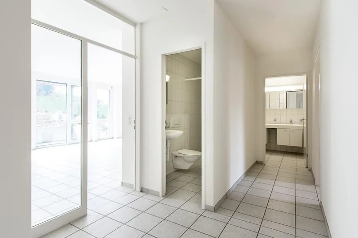 Your new living space - Rent without deposit - Photo 3 of 12