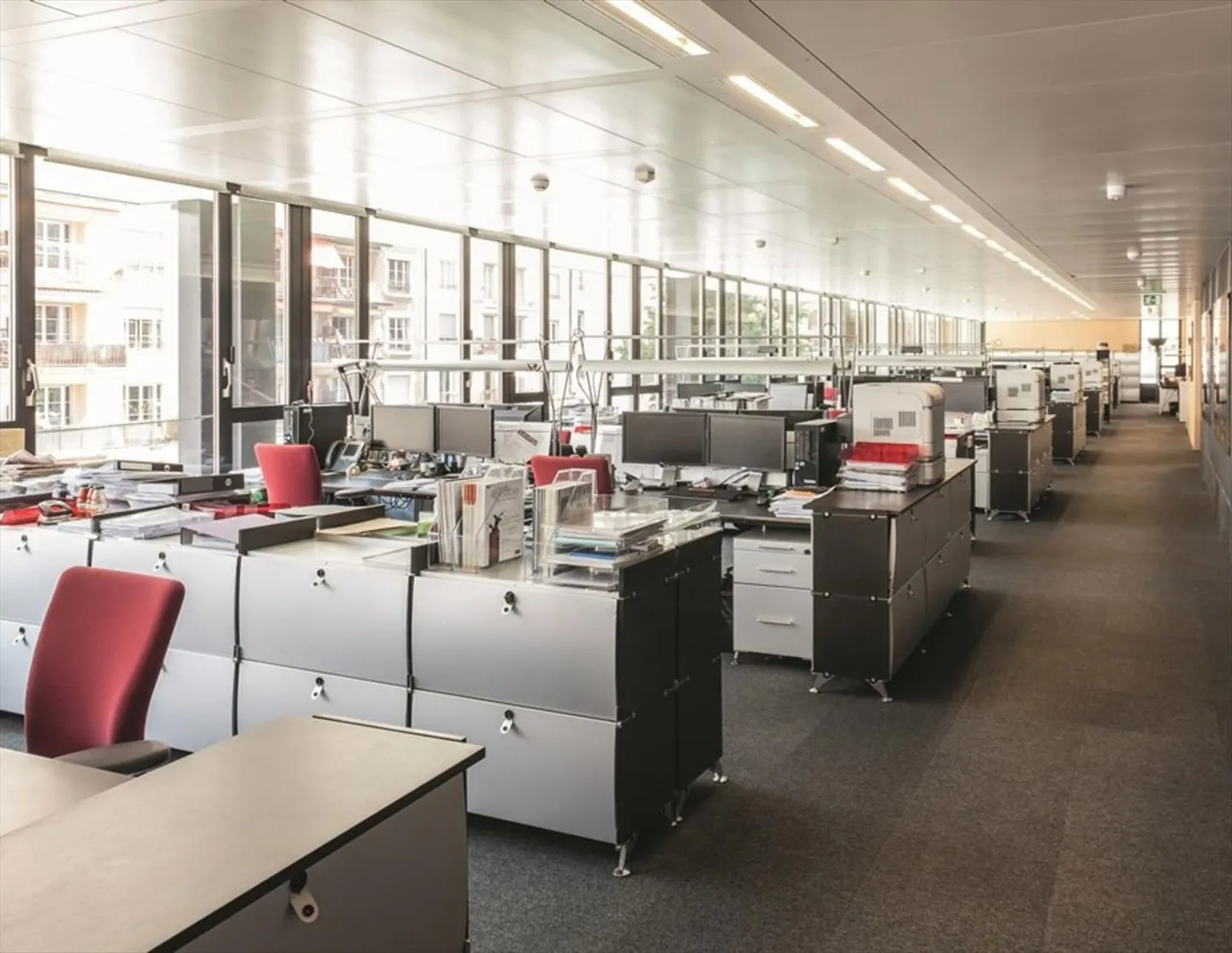 Disponible à Champel, bureaux de haut standing aménagés - Photo 3 sur 8