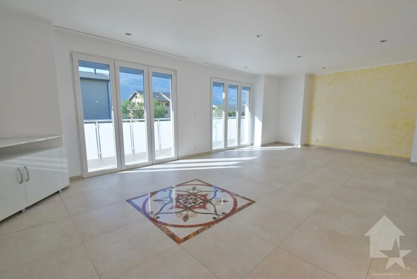 Spacious villa, completely renovated in 2014, center of Plan Conthey - Photo 3 of 21