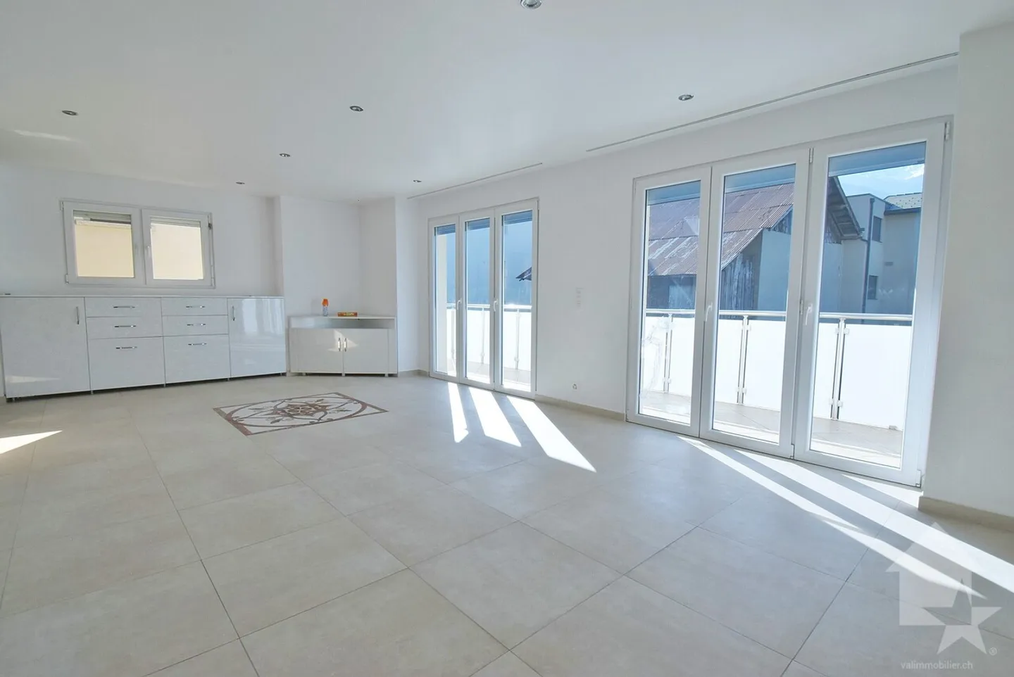 Spacious villa, completely renovated in 2014, center of Plan Conthey - Photo 4 of 21