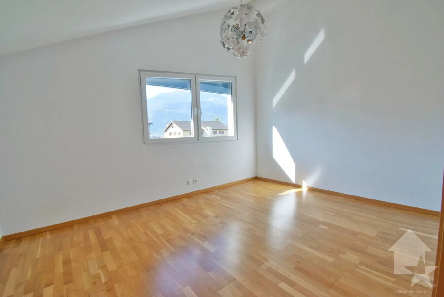 Spacious villa, completely renovated in 2014, center of Plan Conthey - Photo 9 of 21
