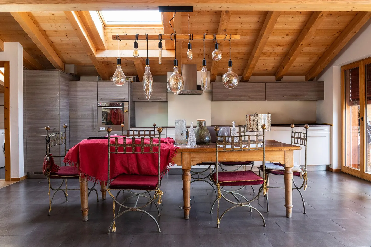 5.5 Room Penthouse in Châble - Photo 3 of 11