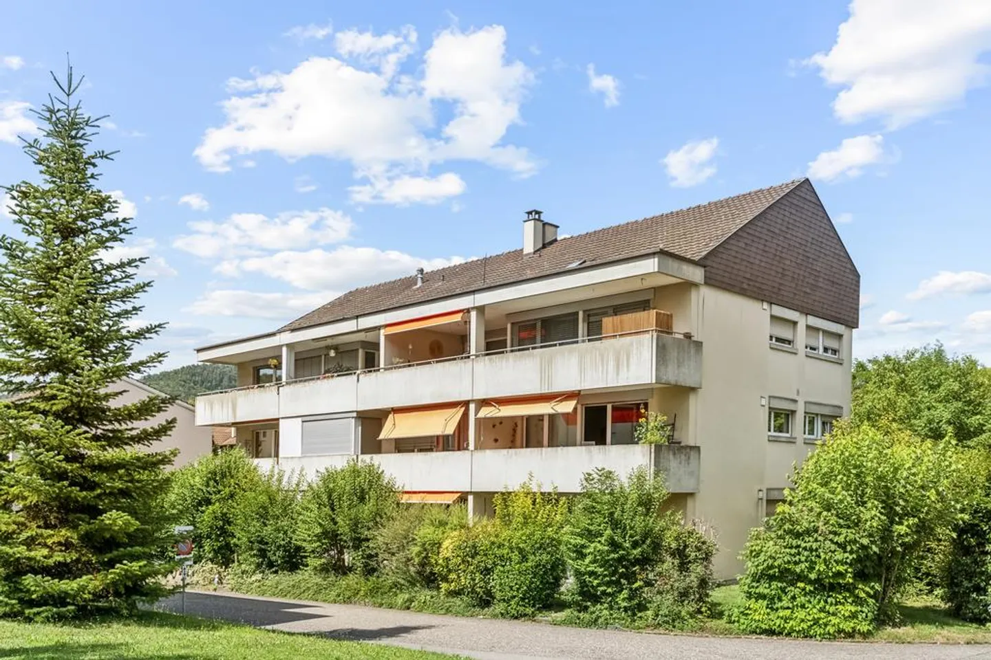 Modern and spacious apartment with garden terrace - Photo 1 of 7
