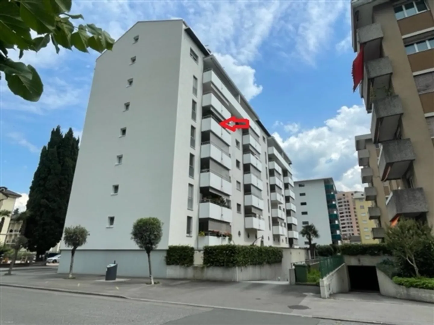 «Centrale a Locarno luminoso 3.5 locali di alto standing con posteggio coperto / Zentrale Locarno helle 3.5-Zimmer-Wohnung mit überdachtem Parkplatz» - Foto 2 di 5