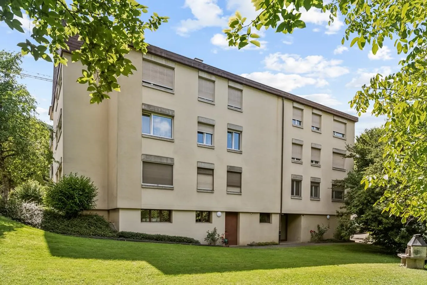 Modern and spacious apartment with garden terrace - Photo 2 of 7