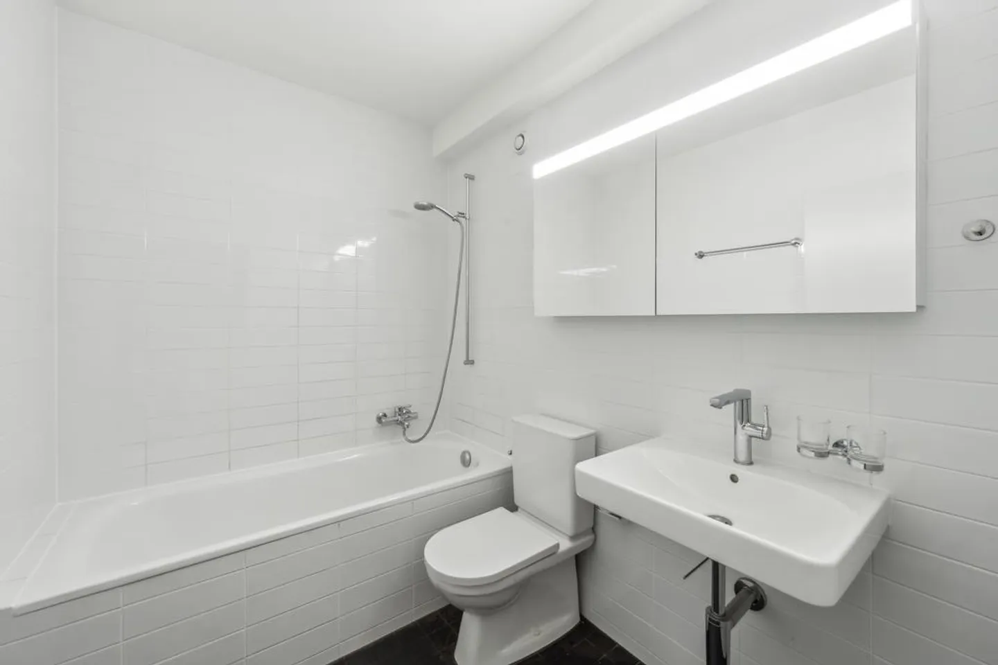 Modern and spacious apartment with garden terrace - Photo 4 of 7