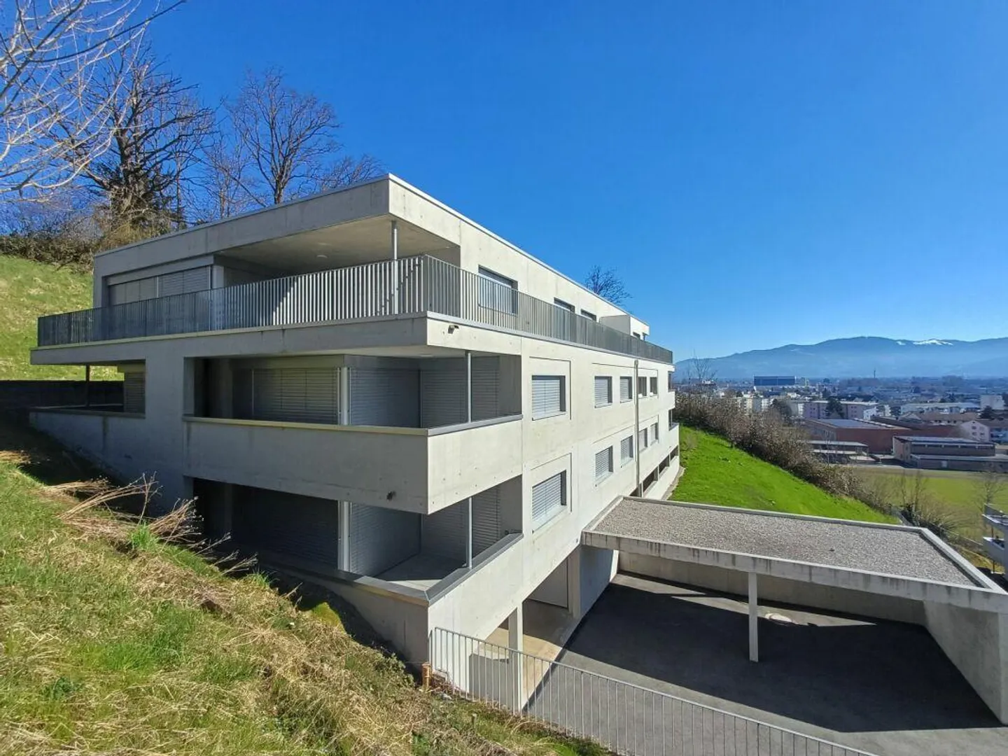 Exclusive 3.5 Room Condominium for Rent - Photo 1 of 11
