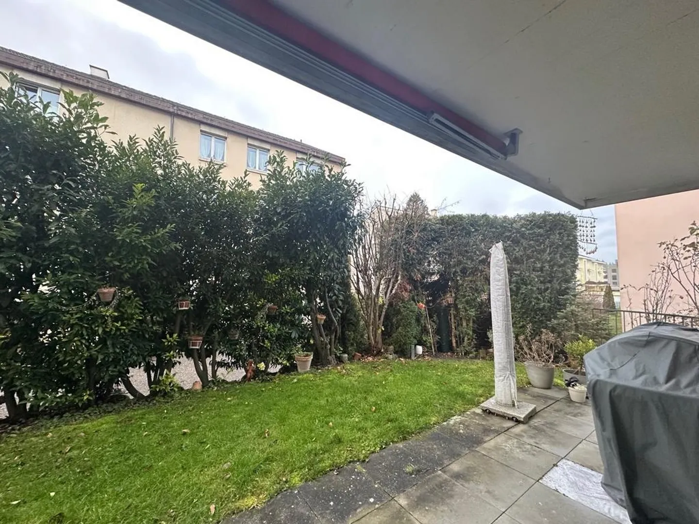 Modern and spacious apartment with garden terrace - Photo 7 of 7