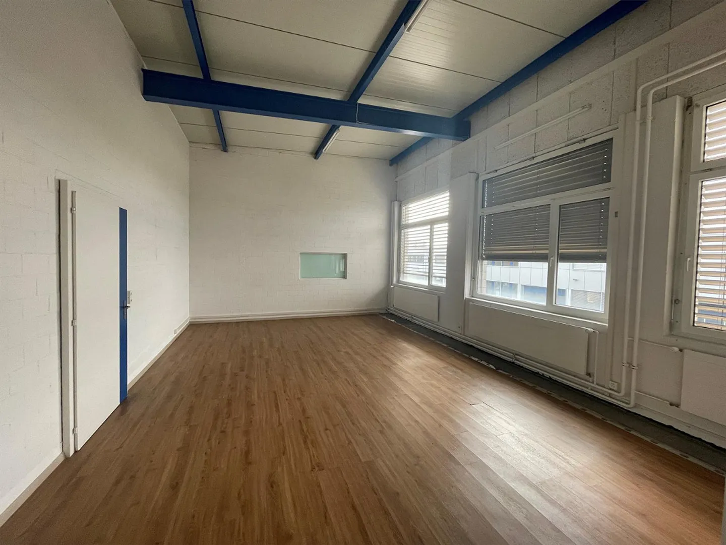 Bureau modulaire au 1er étage avec accès séparé - Flexible, situé au calme - Photo 3 sur 4