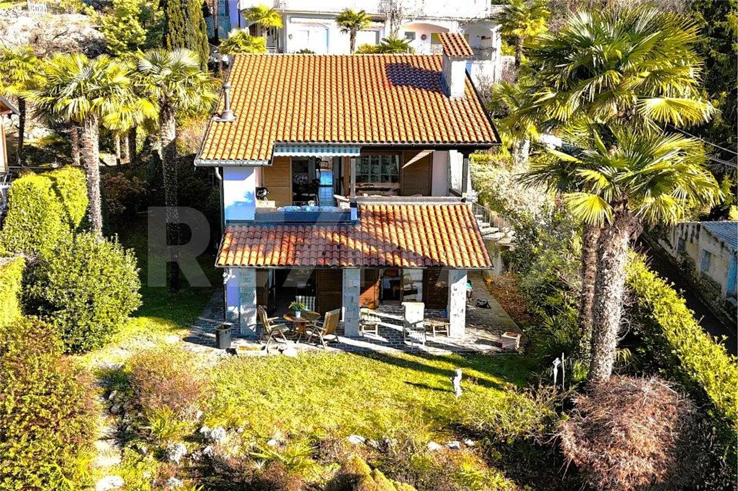 Semi-detached villa with lake view - Photo 1 of 13