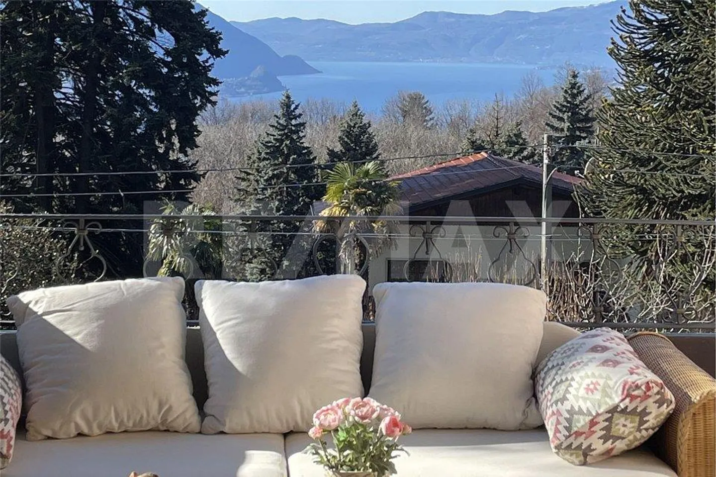 Semi-detached villa with lake view - Photo 5 of 13