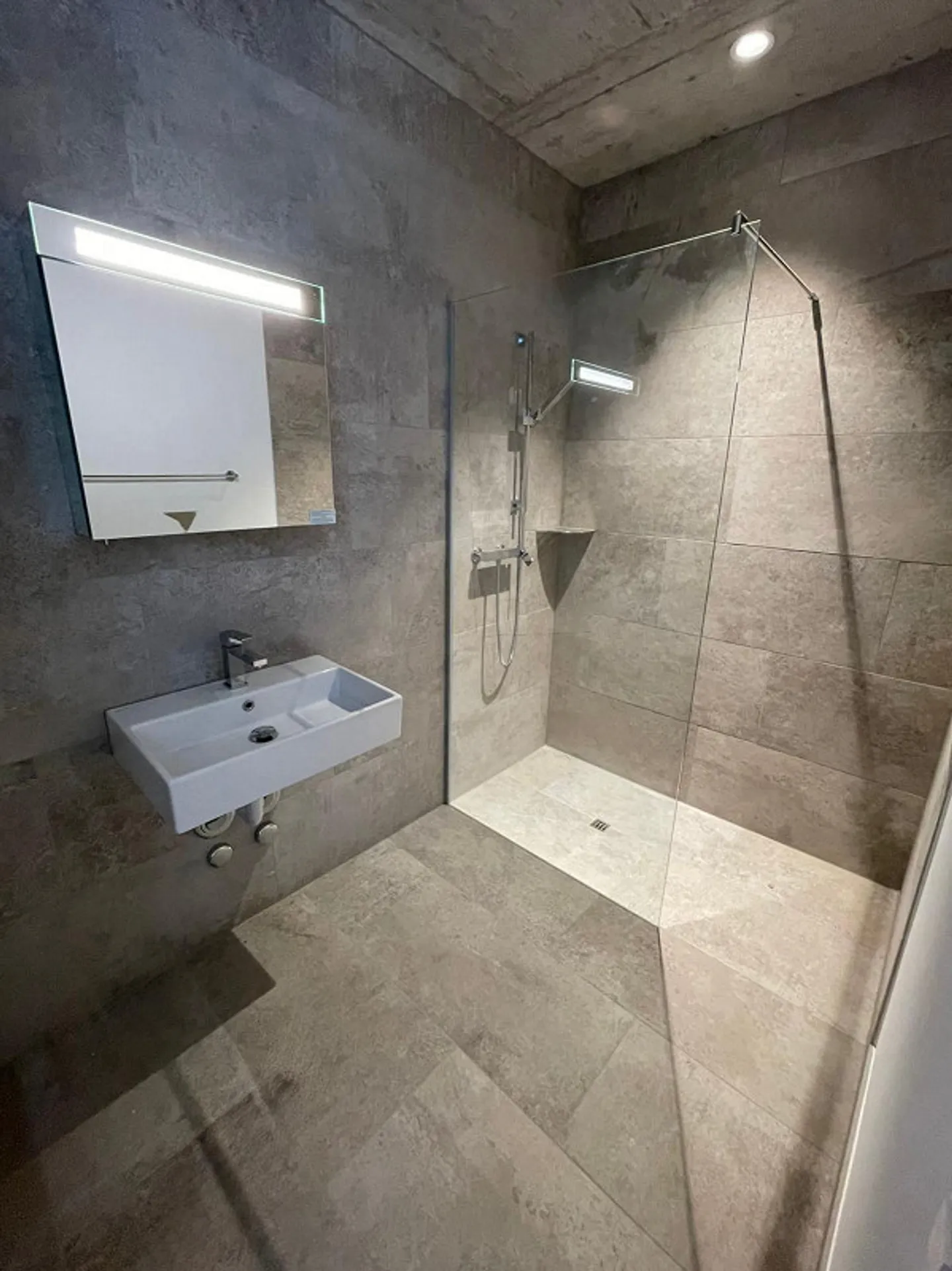 Moderne 3½-Zimmer-Erdgeschosswohnung an zentraler Lage - Foto 4 von 12