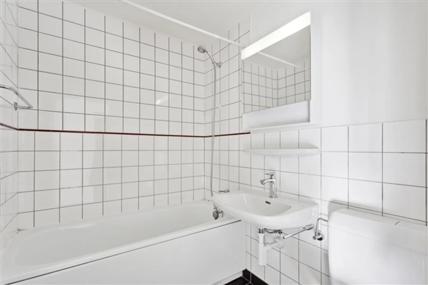 For Rent: Magnificent 3-Room Apartment with Superb Balcony and Exceptional View - Photo 4 of 8