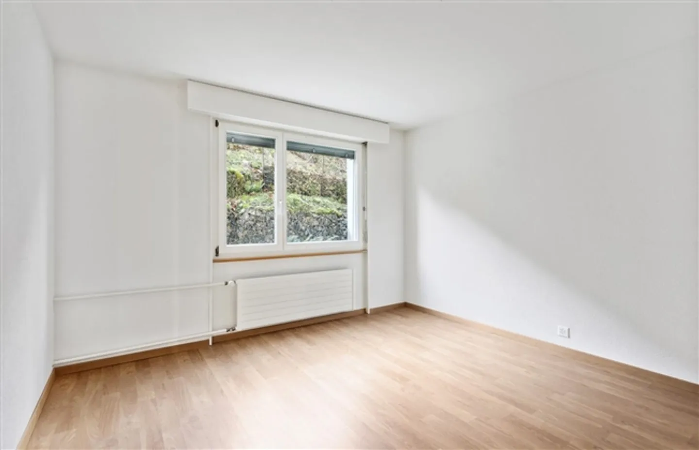 For Rent: Magnificent 3-Room Apartment with Superb Balcony and Exceptional View - Photo 7 of 8