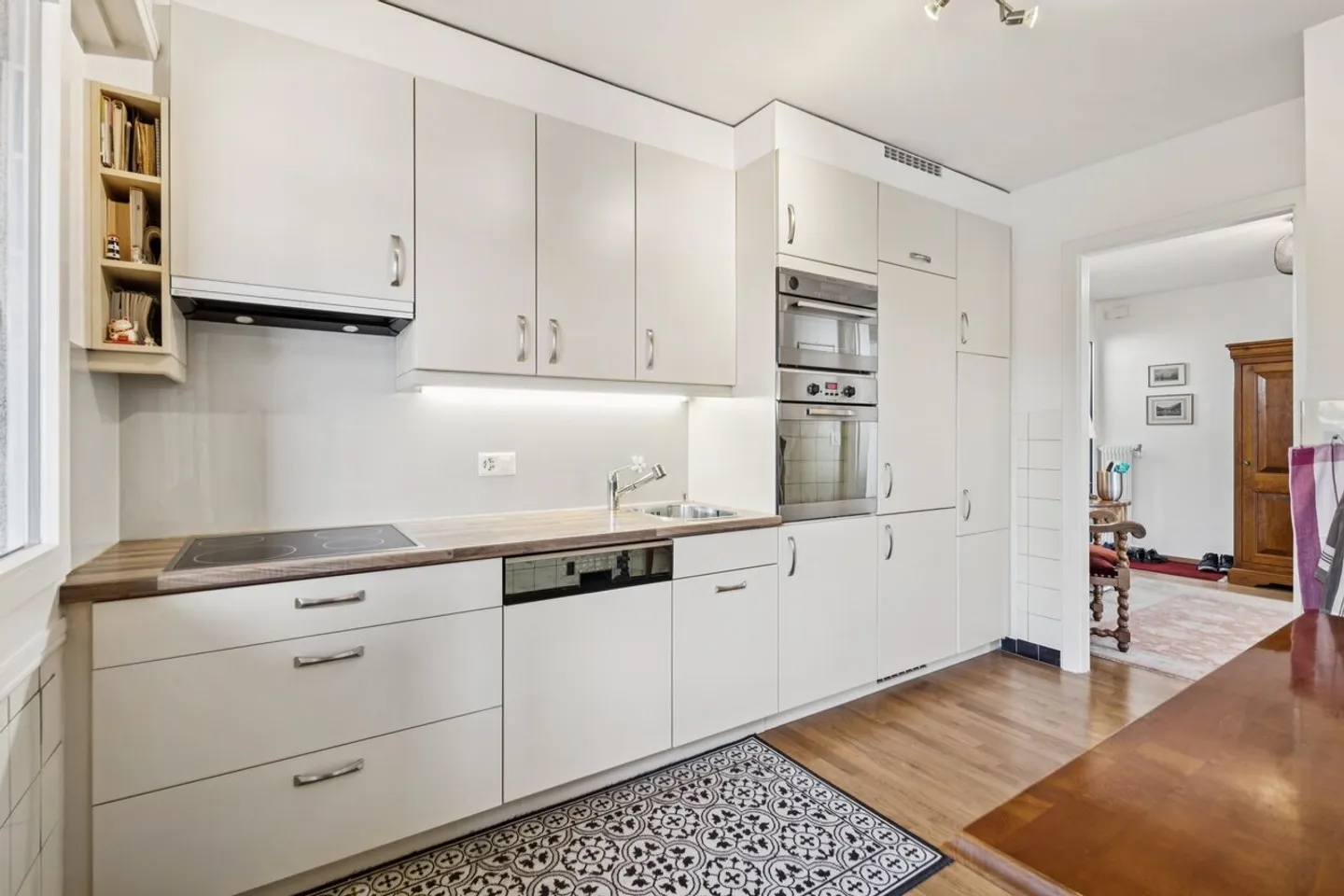 Einfamilienhaus mit Blick auf den See und das Schloss - Foto 7 von 11