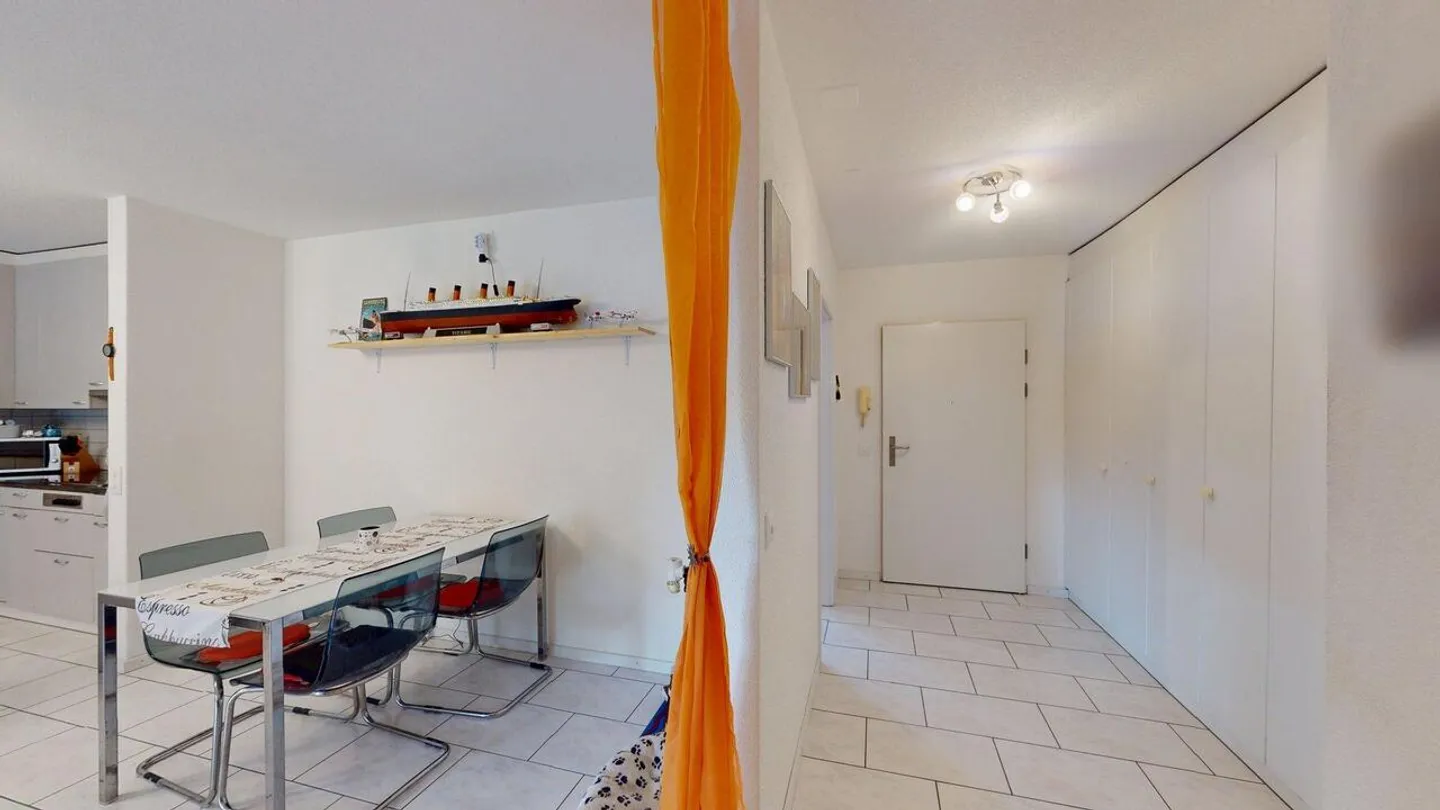 Modern, large 3.5 room apartment with garden seating area - Photo 3 of 13