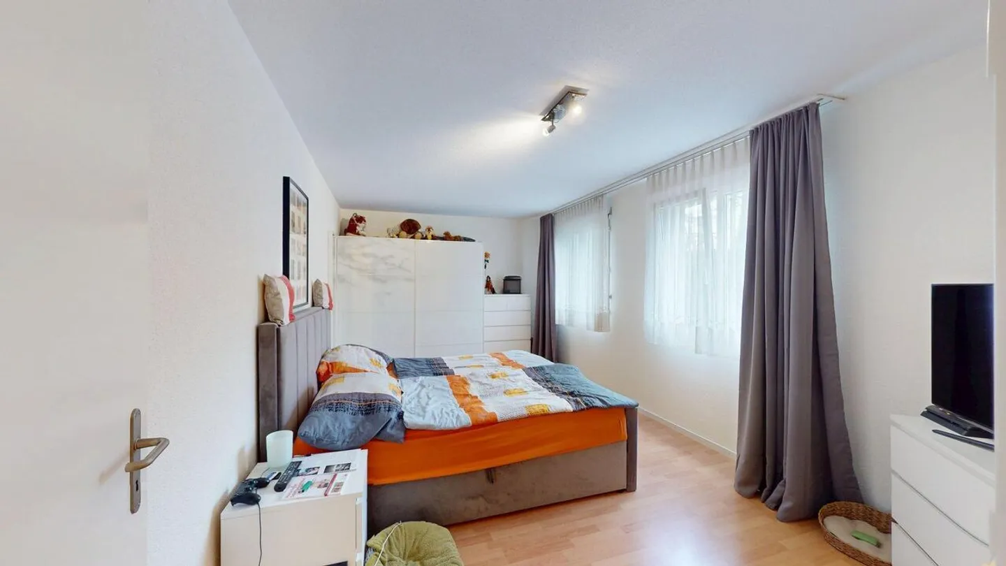 Modern, large 3.5 room apartment with garden seating area - Photo 4 of 13