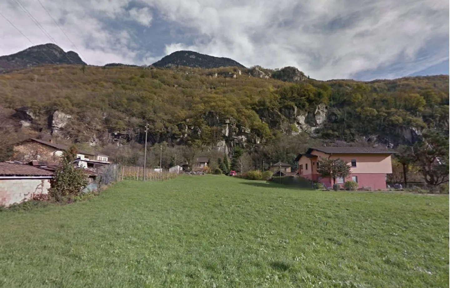 TERRAIN CONSTRUCTIBLE À CRESCIANO - Photo 2 sur 3