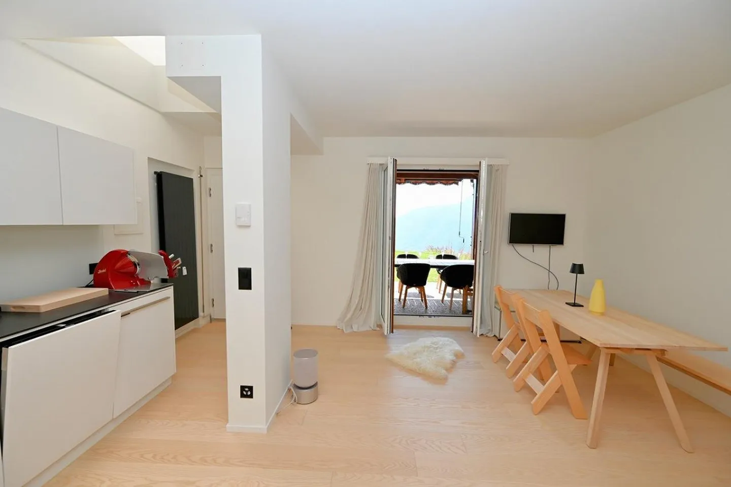 Refined apartment with a view of Lake Lugano, renovated 2022 - Photo 6 of 12