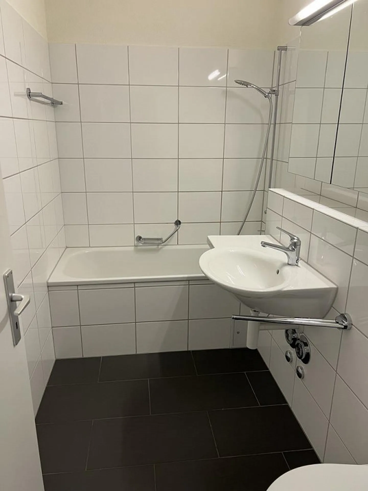 Appartement lumineux de 3,5 pièces idéalement agencé avec balcon ! - Photo 5 sur 11