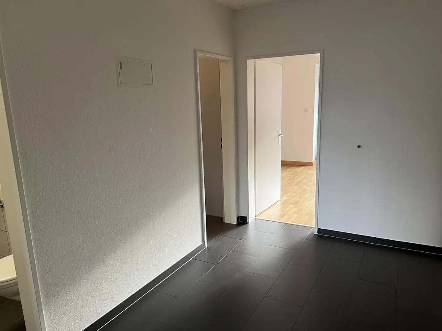 Appartement lumineux de 3,5 pièces idéalement agencé avec balcon ! - Photo 6 sur 11