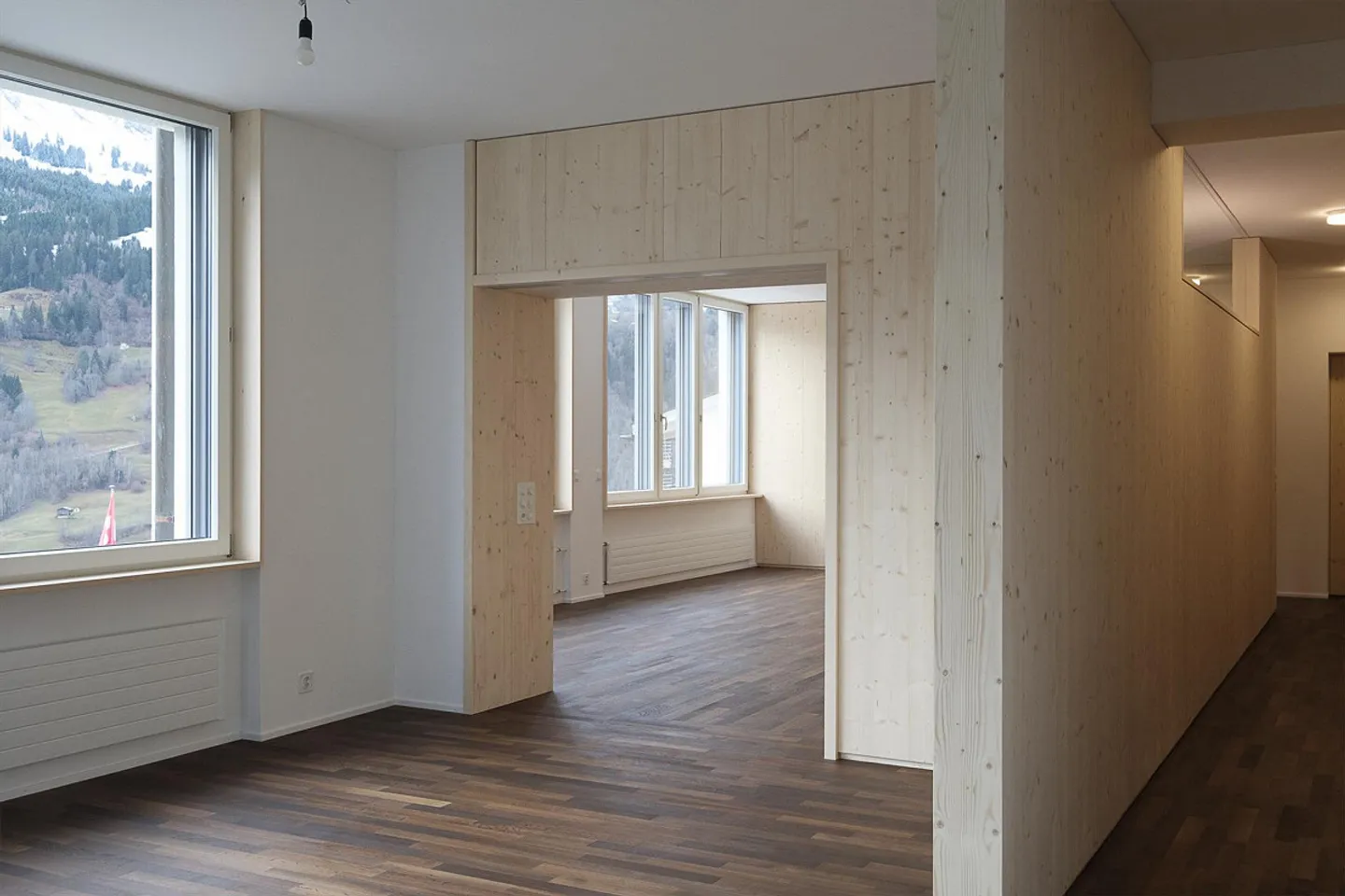 Spacious 5.5-room apartment in a quiet and central location - Photo 2 of 11