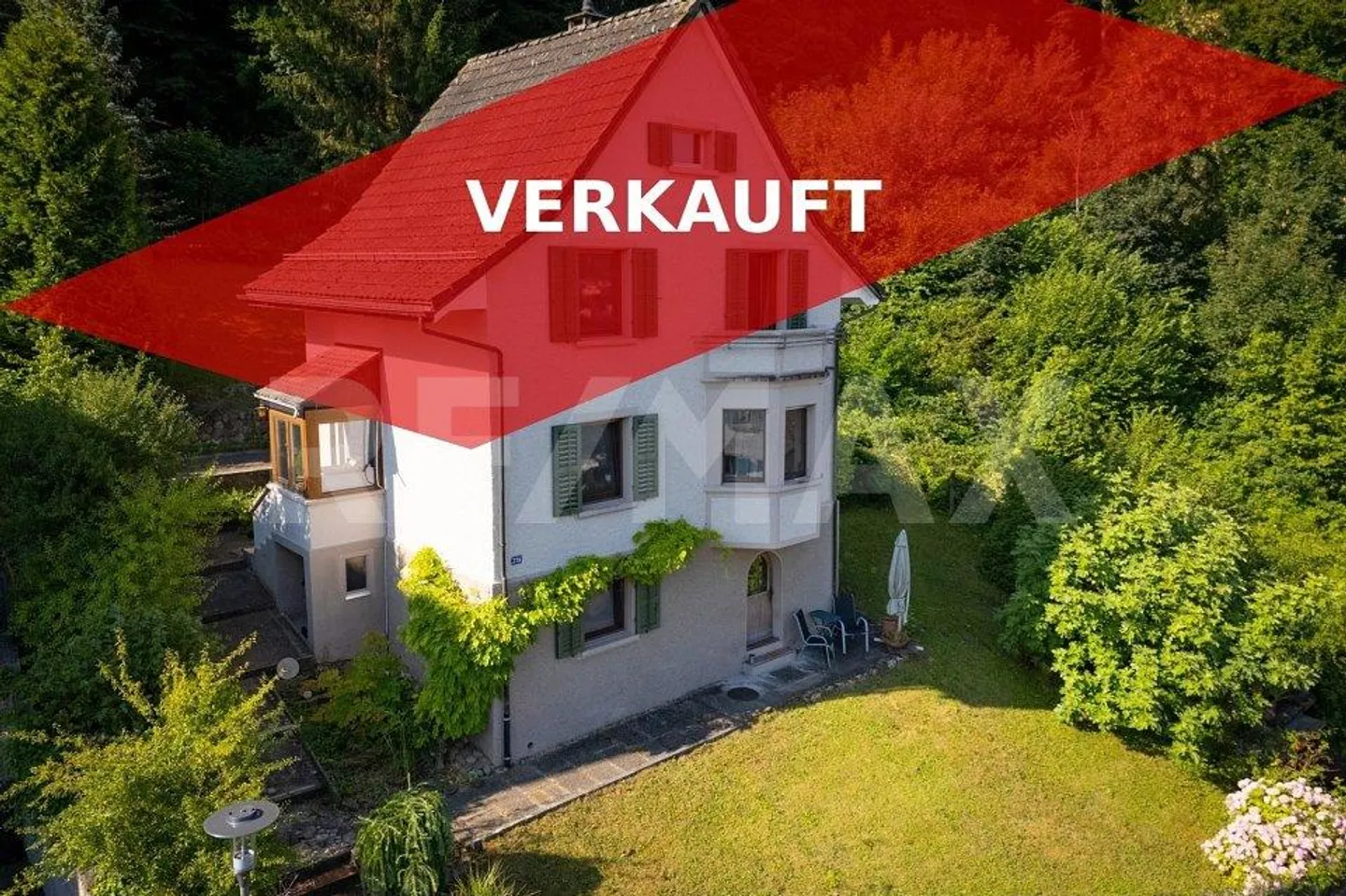 Living with a View – Charming 1930s House with an Apartment in the Green Kappelerhof - Photo 1 of 13