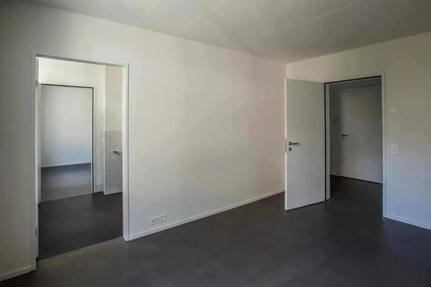 Vivre spacieux et moderne avec deux terrasses - Photo 3 sur 6