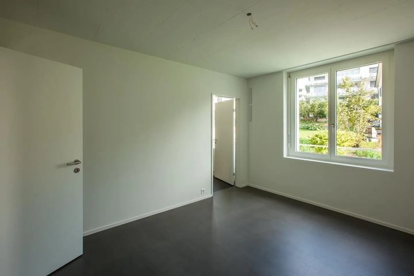 Vivre spacieux et moderne avec deux terrasses - Photo 4 sur 6
