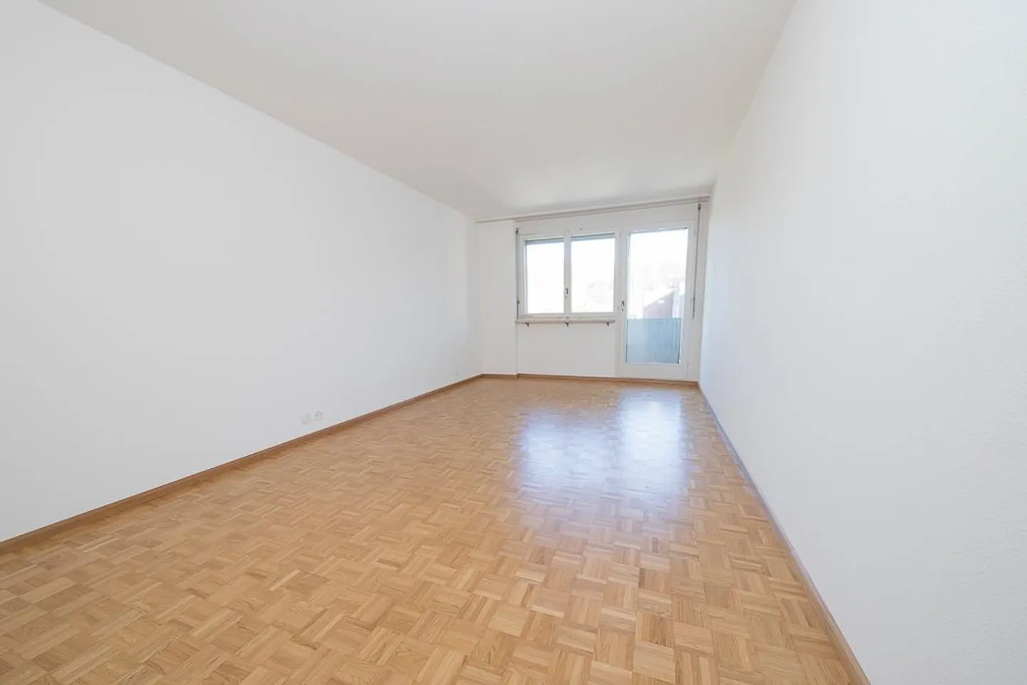 Appartamento ristrutturato di 5,5 stanze a Münchenstein in una posizione tranquilla! - Foto 3 di 7