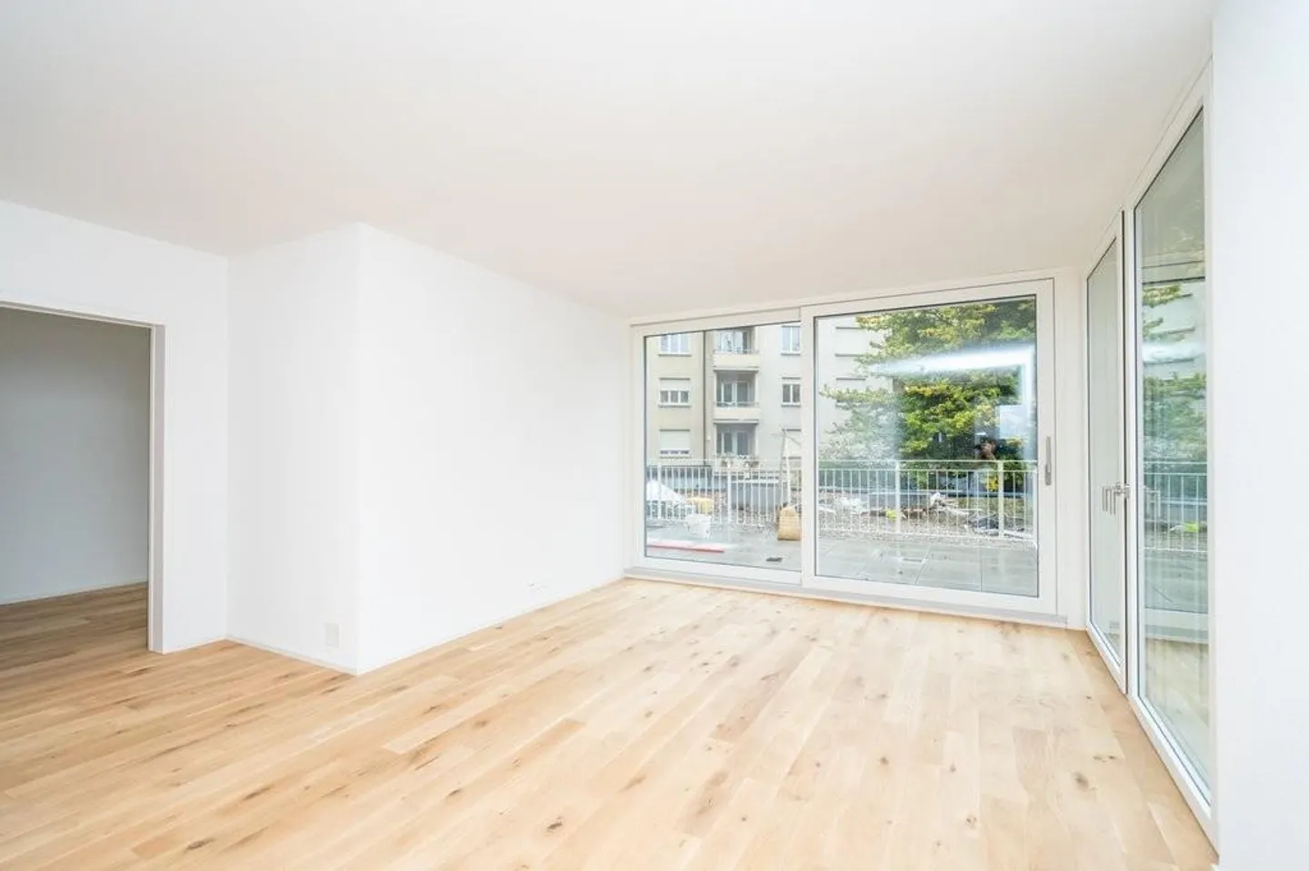 Freshly renovated 2.5-room apartment near the city - Photo 4 of 7