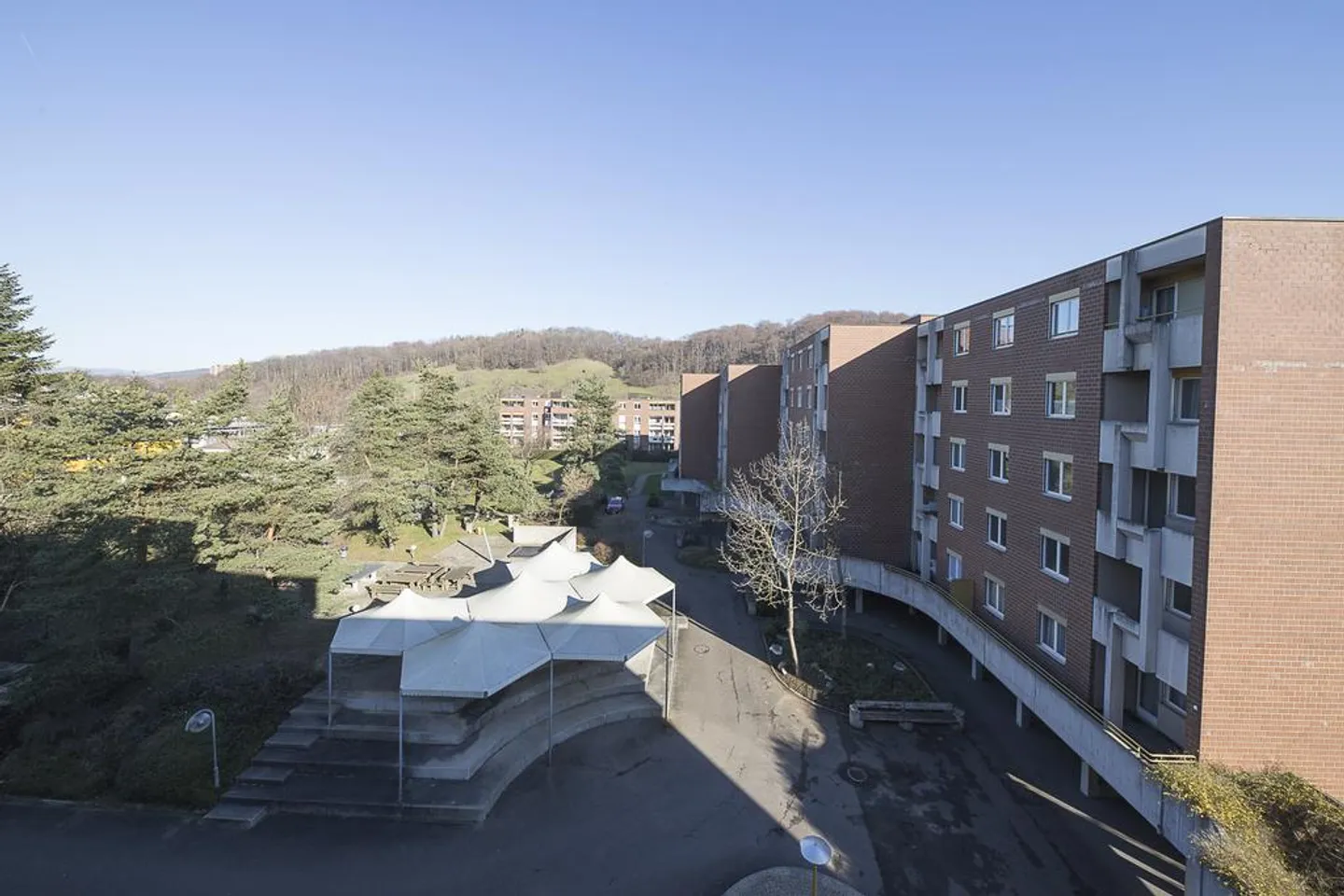 Appartamento ristrutturato di 5,5 stanze a Münchenstein in una posizione tranquilla! - Foto 7 di 7