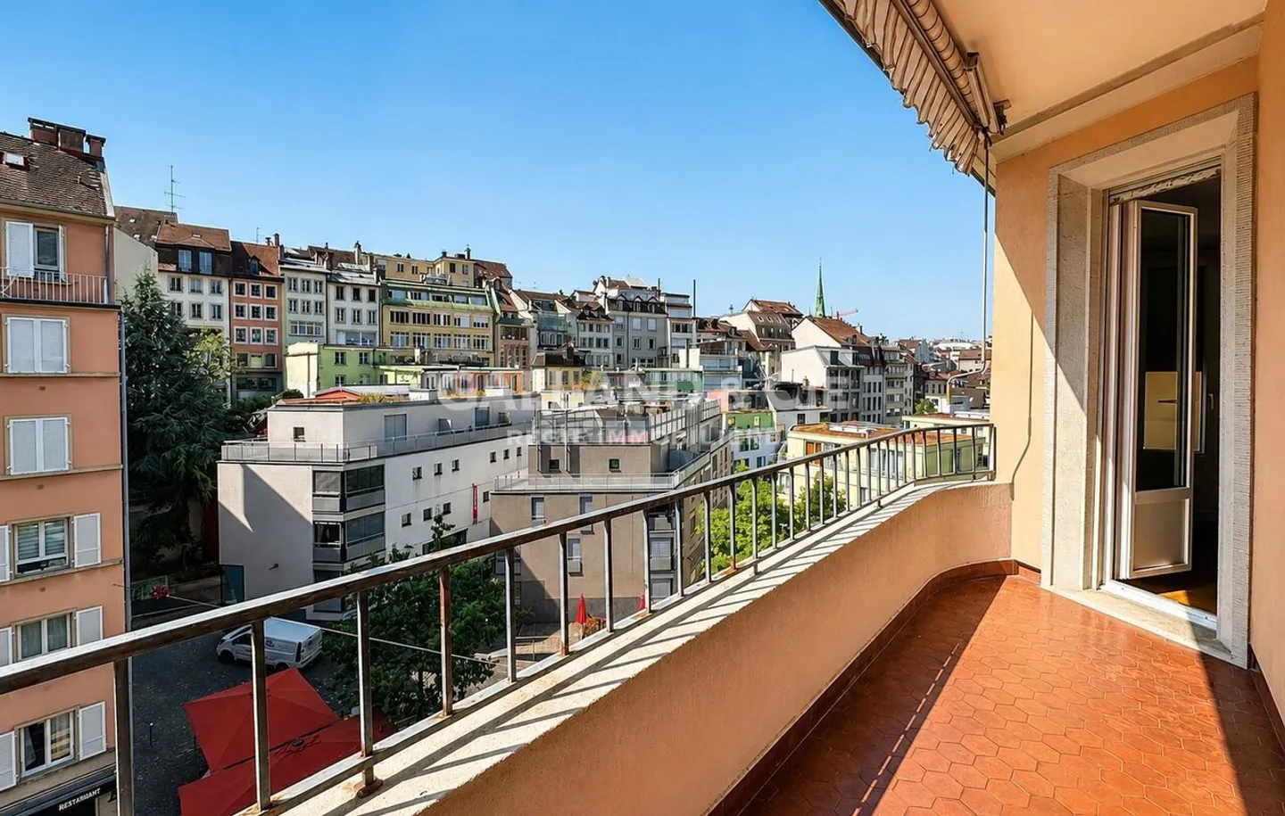 Appartement au centre-ville - Photo 2 sur 6