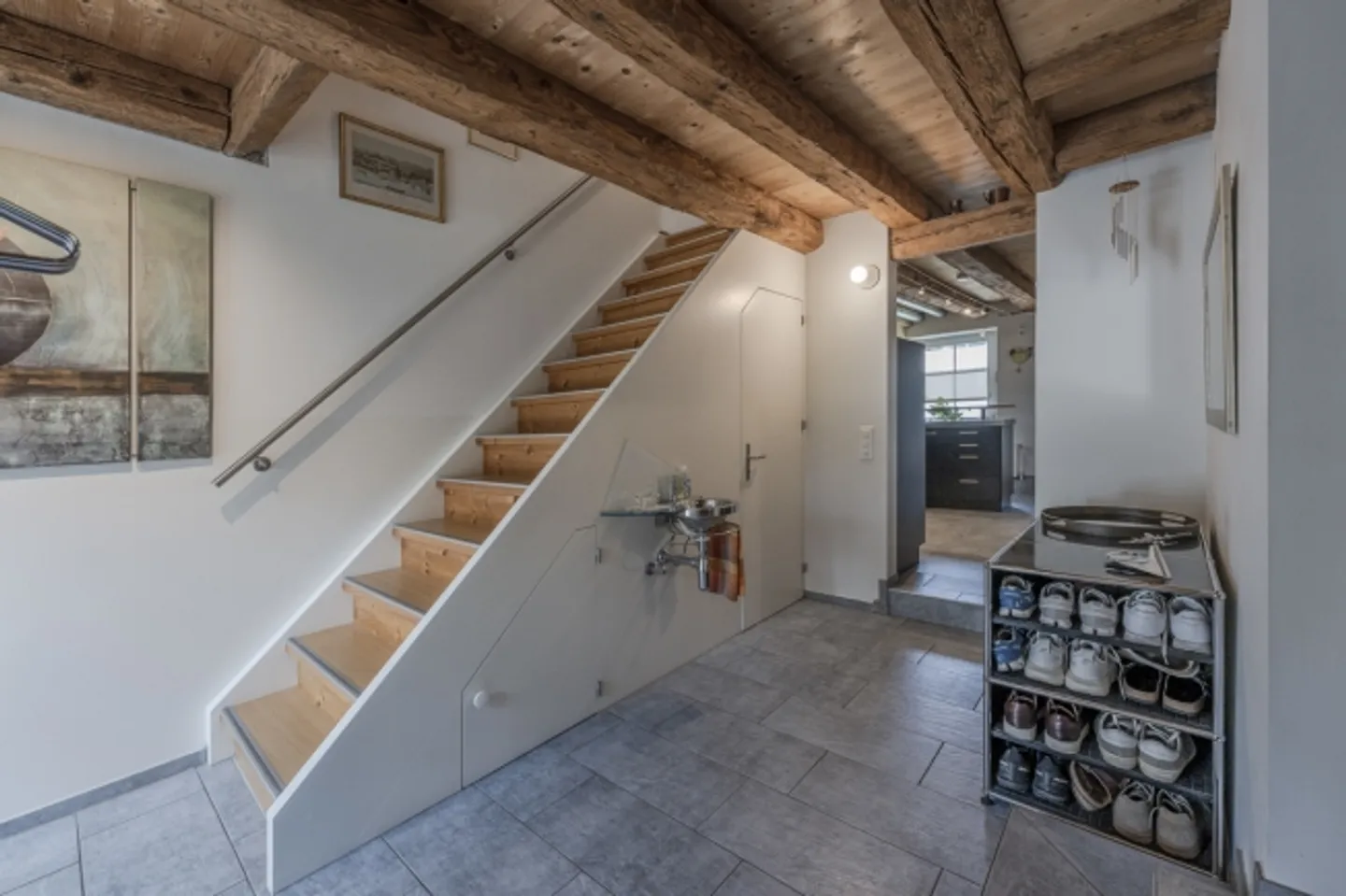 «Charmantes 4.5-Zimmer-Einfamilienhaus mit sonnigem Gartensitzplatz» - Foto 2 von 13