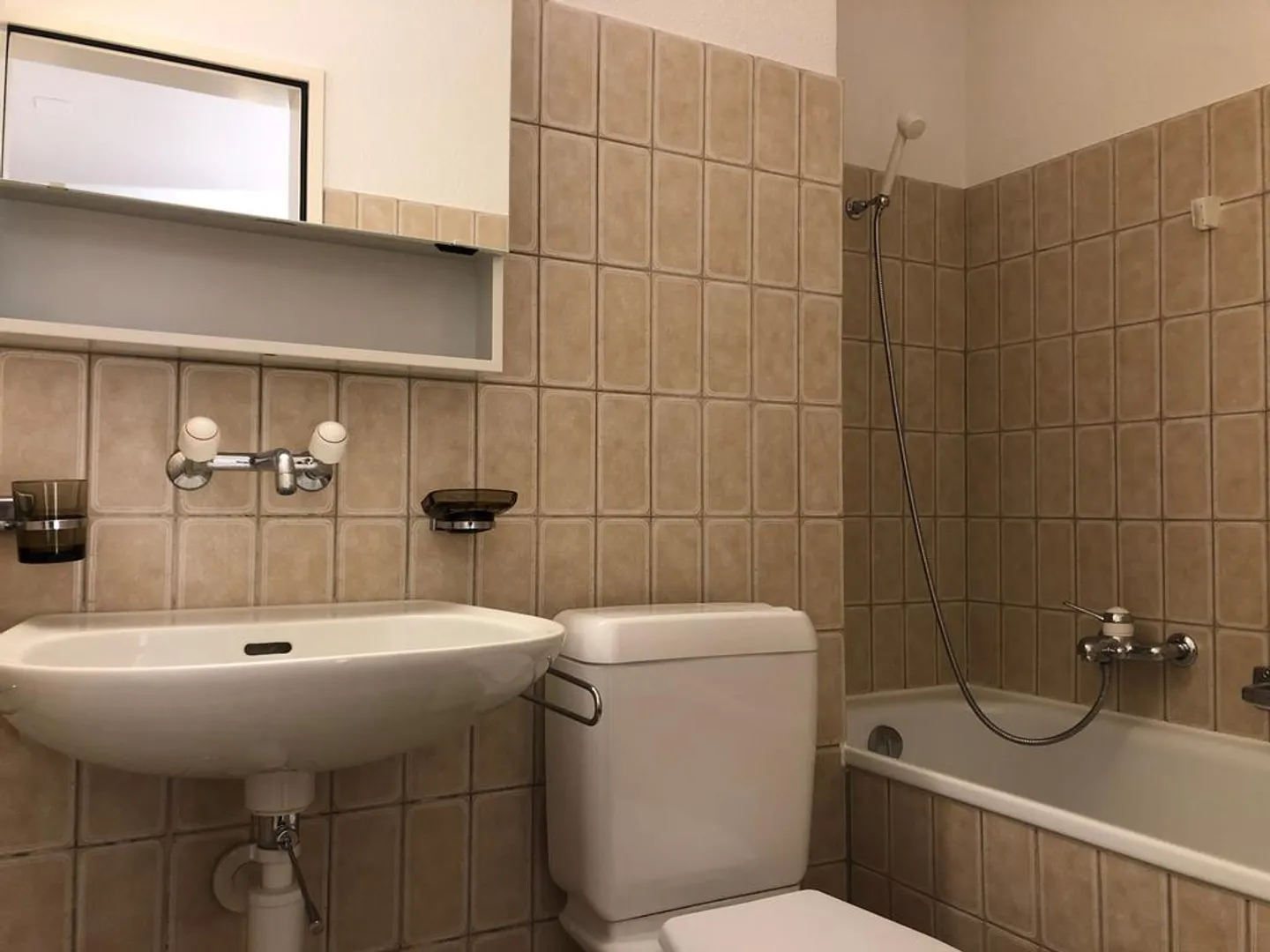 Charming apartment with balcony for rent ... - Photo 3 of 5