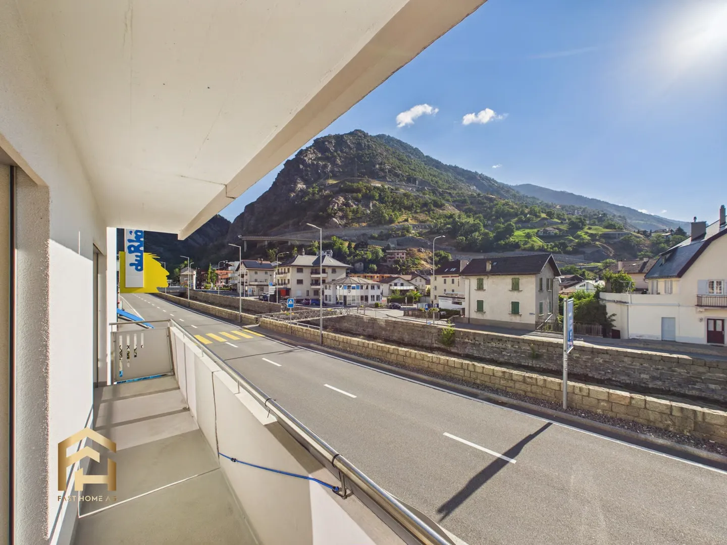 Centrally located 4.5 room apartment with balcony and garden seating area - Photo 11 of 13